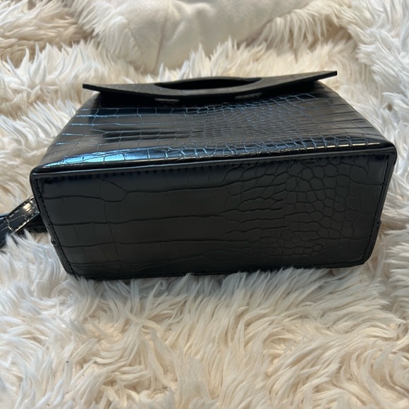 🤍 NEW Gianni Bini Crossbody Bag Black Textured - Picture 8 of 9